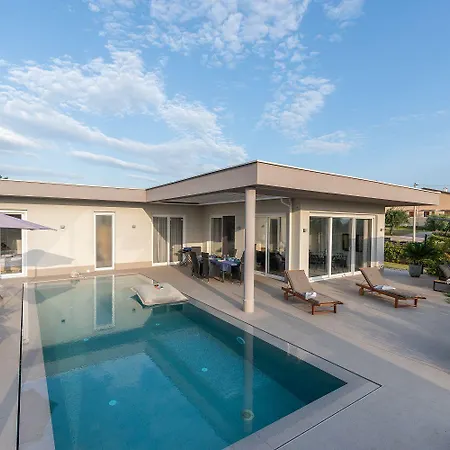 بيت للعطل Exquisite Mit Panoramablick Aufs Meer, Salzwasserpool Mit Gegenstromanlage, Bbq *