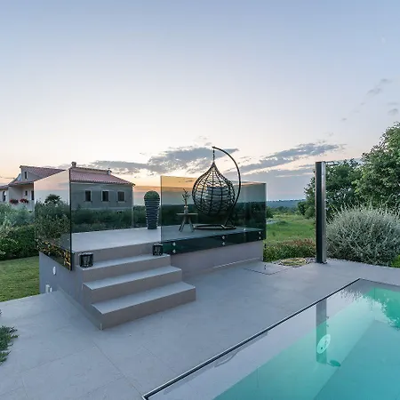 Exquisite Mit Panoramablick Aufs Meer, Salzwasserpool Mit Gegenstromanlage, Bbq بيت للعطل بوريتش