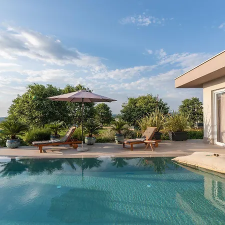 Exquisite Mit Panoramablick Aufs Meer, Salzwasserpool Mit Gegenstromanlage, Bbq بيت للعطل *