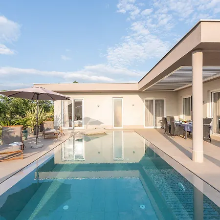 別荘 Exquisite Mit Panoramablick Aufs Meer, Salzwasserpool Mit Gegenstromanlage, Bbq *
