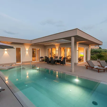 Exquisite Mit Panoramablick Aufs Meer, Salzwasserpool Mit Gegenstromanlage, Bbq بيت للعطل *