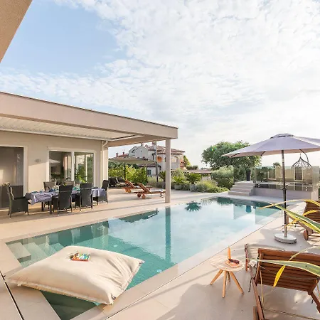 別荘 Exquisite Mit Panoramablick Aufs Meer, Salzwasserpool Mit Gegenstromanlage, Bbq *