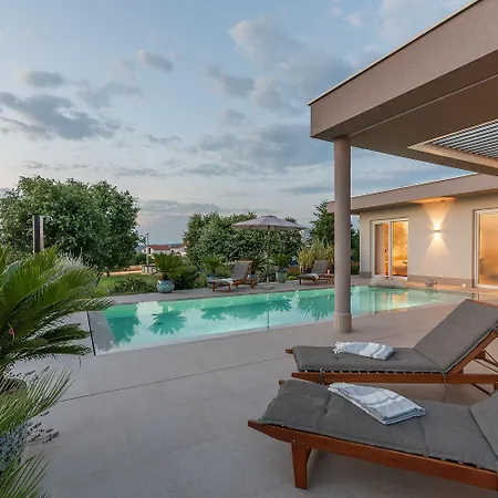 Exquisite Mit Panoramablick Aufs Meer, Salzwasserpool Mit Gegenstromanlage, Bbq بوريتش