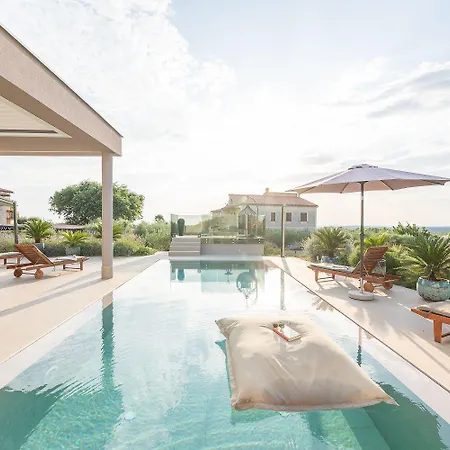 بيت للعطل Exquisite Mit Panoramablick Aufs Meer, Salzwasserpool Mit Gegenstromanlage, Bbq